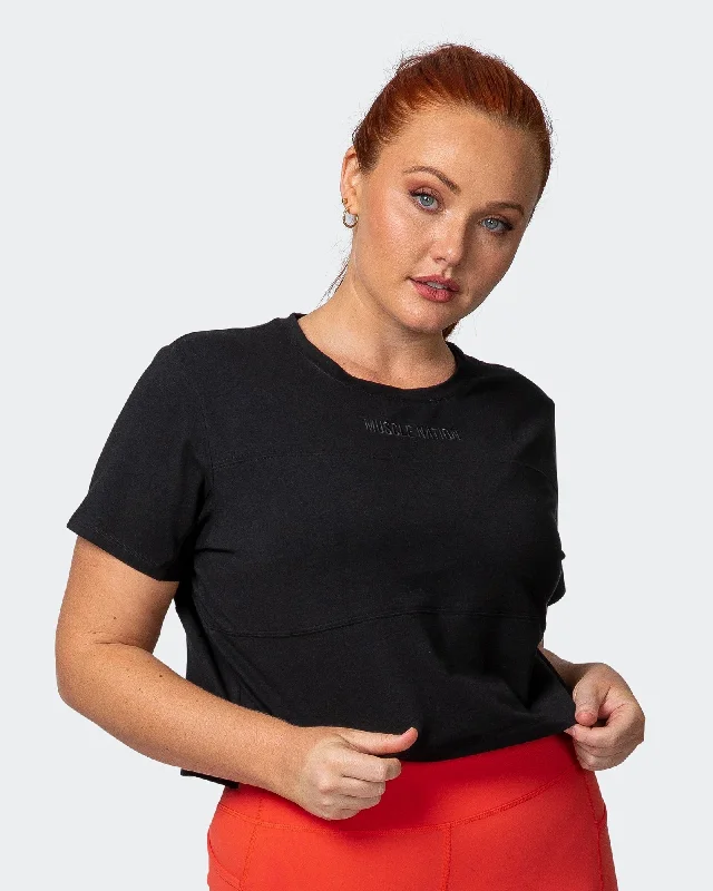 Elevate Cropped Tee - Black